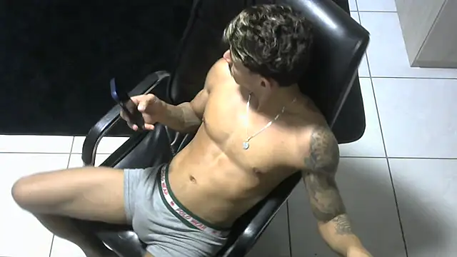 Chat XXX ao vivo de BINHO_ZANARDI