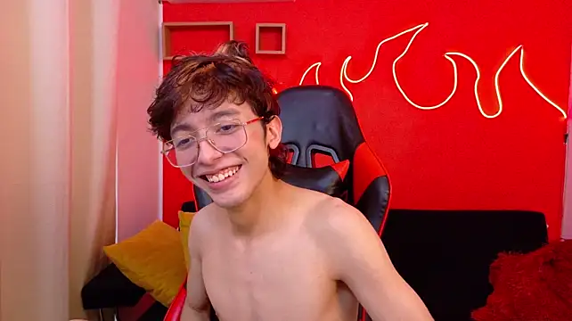 Twink_Sebas7: онлайн-секс-чат