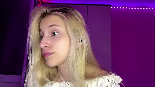 FiveFootBlondeのライブXXXチャット