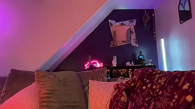 XLucilleX Adlı Modelin Canlı XXX Sohbeti