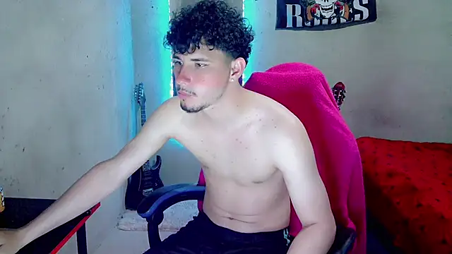 XXX chat uživo modela Atom_Hot