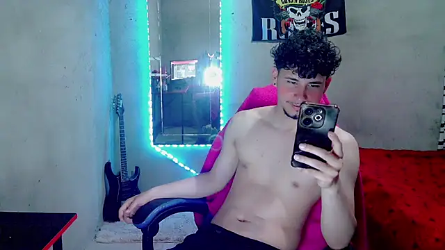 Chat XXX en directo de Atom_Hot