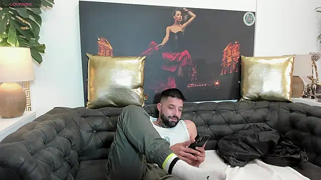 TommyDum live XXX chat