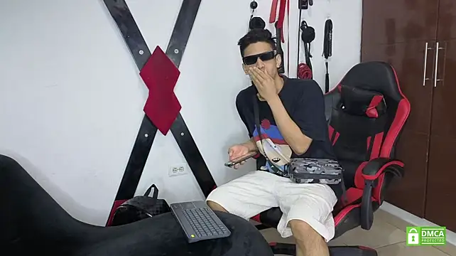 EliteBoysLive Adlı Modelin Canlı XXX Sohbeti