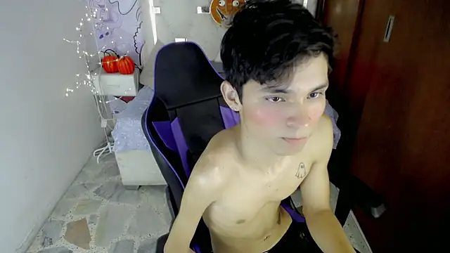 צ'אט XXX בשידור חי של Westboyy_