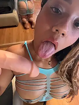 Chat XXX en directo de Nina_Skyy