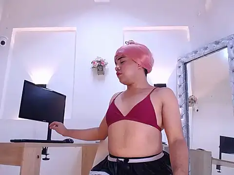 Charloottte Adlı Modelin Canlı XXX Sohbeti
