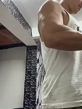 Paul22cm-'s Live XXX Chat