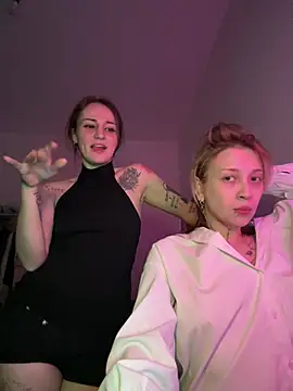 Dooubletroublee Chat XXX in diretta
