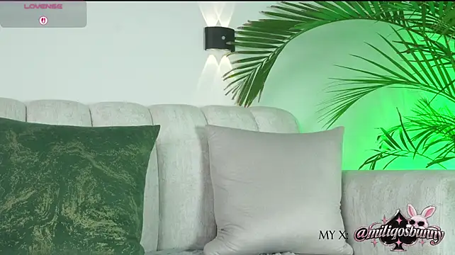 mili_moon_ Chat XXX live