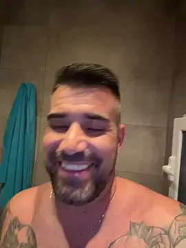 Chat +18 de RhinalSquad ao vivo