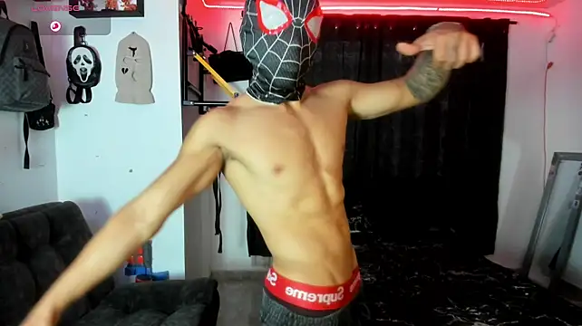 Bradley_Strong élő XXX-chatje