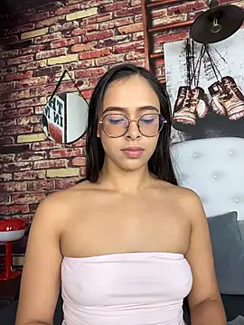 HappyKittyXXX Adlı Modelin Canlı XXX Sohbeti
