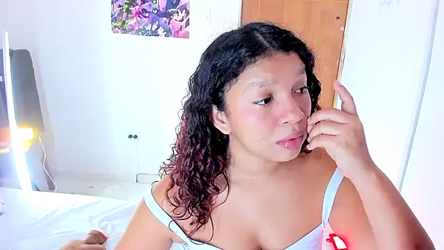 Chat XXX en directo de Emily_Coper18