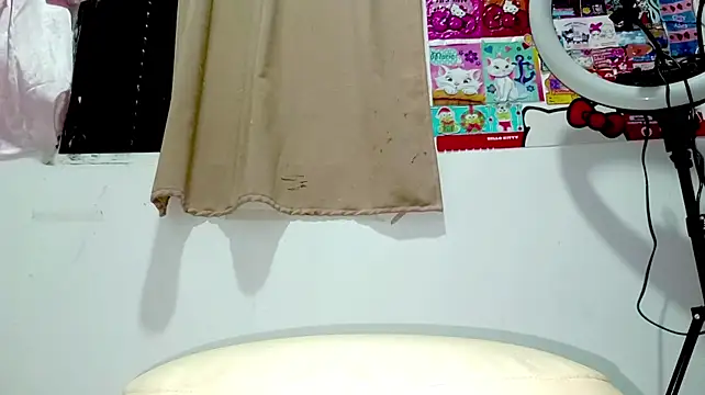 PetiteIvoryQueen19 live XXX chat