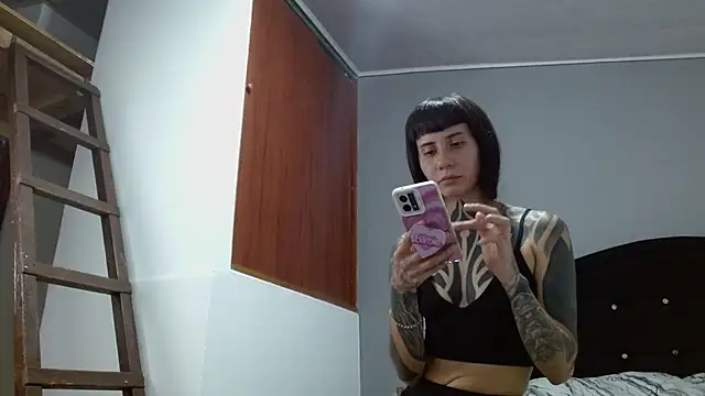แชท XXX สดของ Emilia_1995