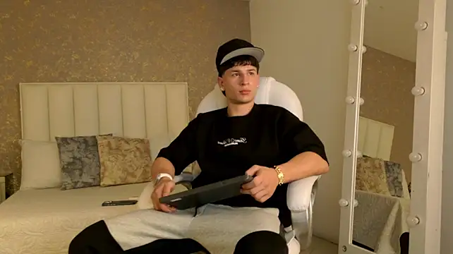 Онлайн чат XXX JordanMiller_