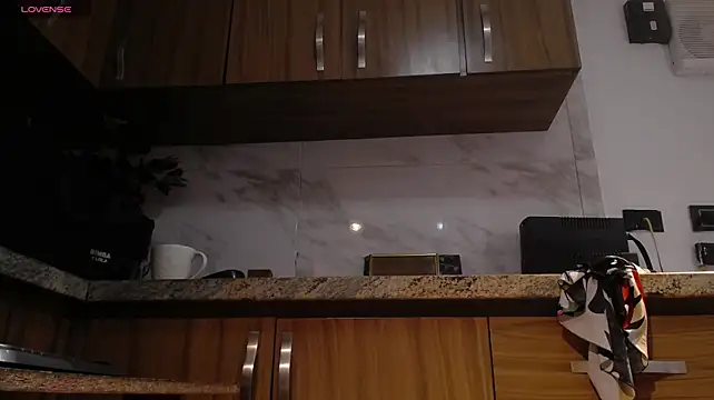 iniyalaboni_ – Naživo XXX chat