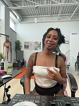 Your_Paris' Live XXX Chat
