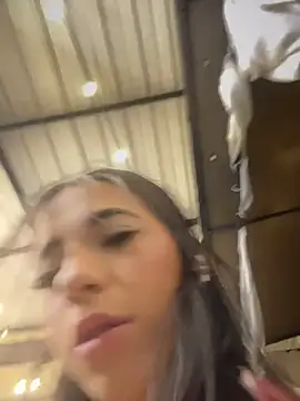 Chat +18 de TiniLoveXXX ao vivo
