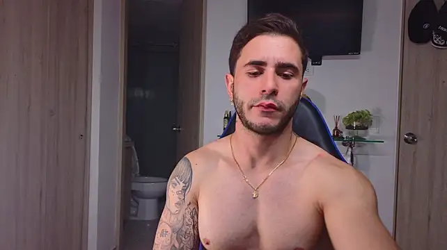 Latino_stud4u Chat XXX in diretta
