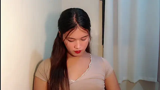 Anggeh_Slut Adlı Modelin Canlı XXX Sohbeti