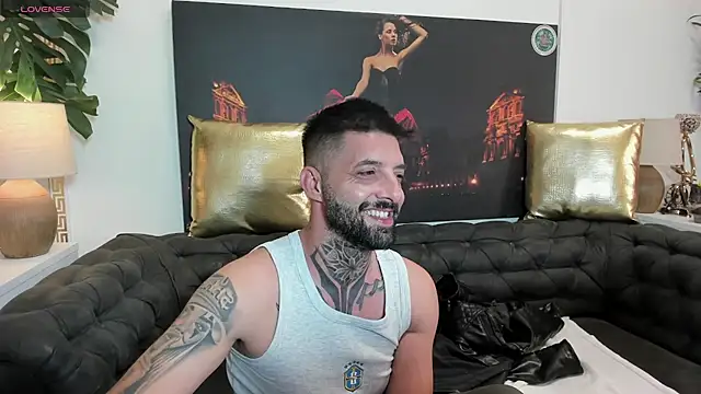 TommyDum live XXX chat