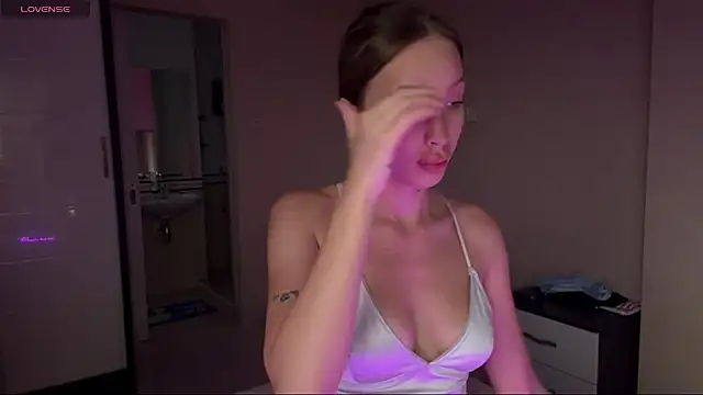 Chat +18 de etonealbinochka ao vivo
