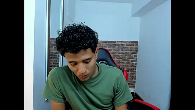 WIZARD-ALESSANDRO Adlı Modelin Canlı XXX Sohbeti