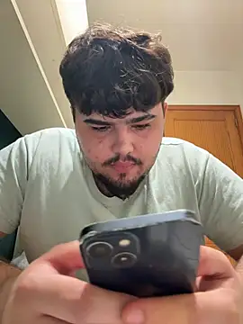 Yannick04 Live XXX Chat