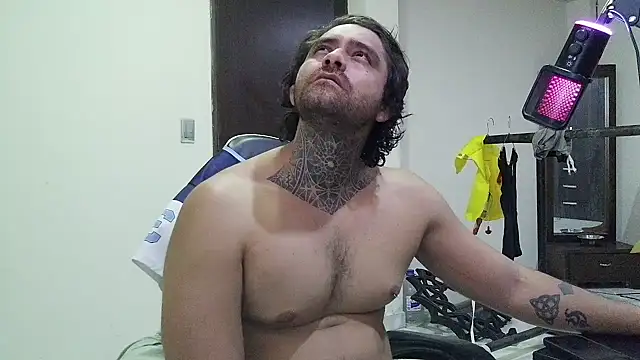 Chat +18 de aronmiller404 ao vivo