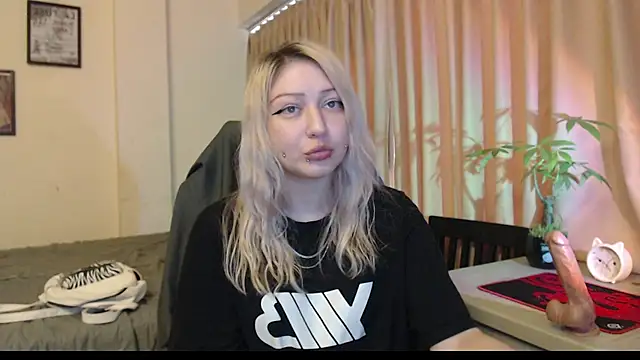 Chat +18 de Emily_hardcore ao vivo