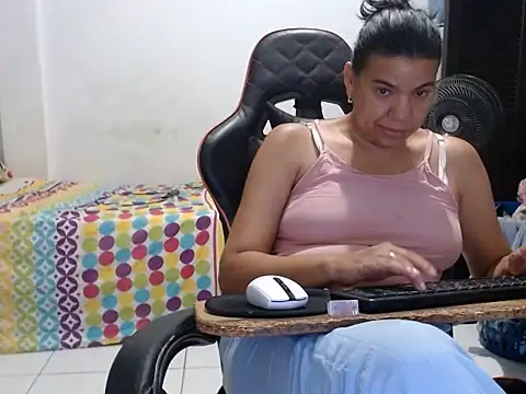 Chatroom XXX en direct de Adriana_0312