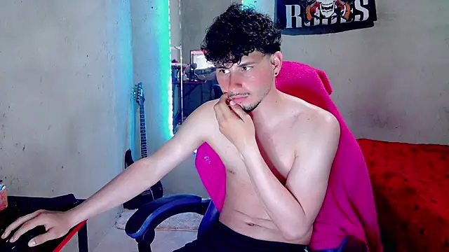 Chat XXX en directo de Atom_Hot