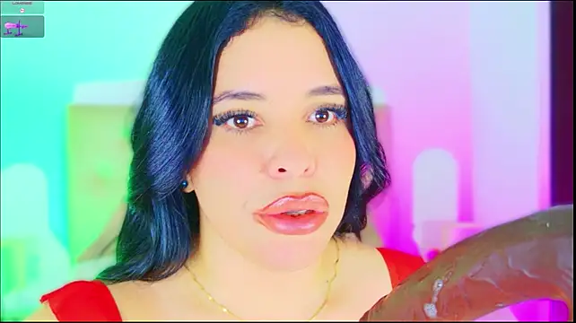 CharlootteEvans' Live XXX Chat