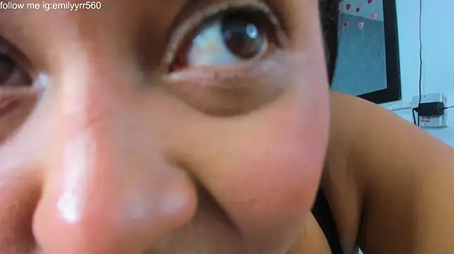 emilyy_r's Live XXX Chat