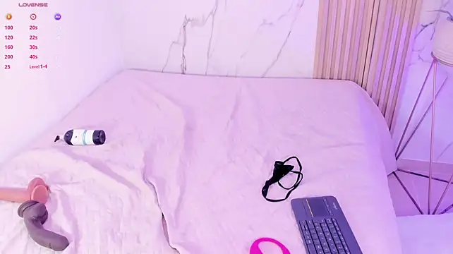 Ninalune Chat XXX live
