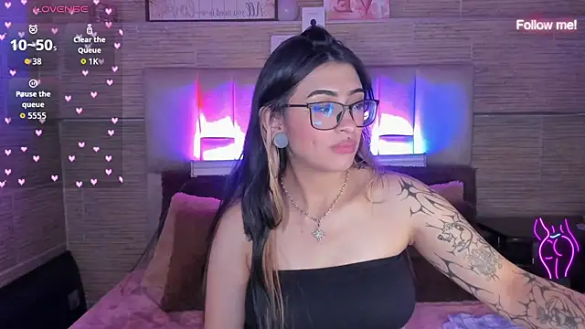 Chat +18 de mia_devine_ ao vivo