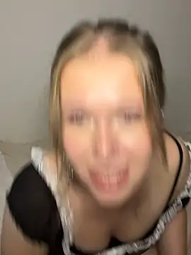HannahMontana18's Live XXX Chat