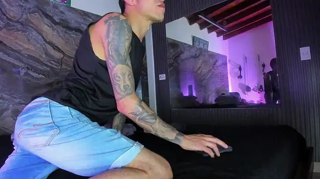 logan-wollf Chat XXX live