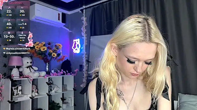 HousedMud's Live XXX Chat