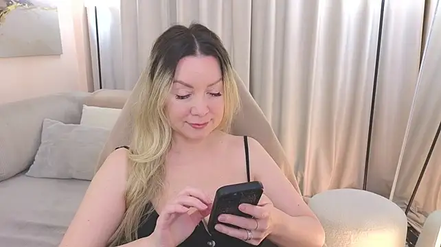 ElleQ – Naživo XXX chat