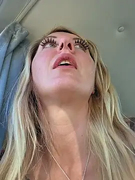 XXX chat uživo modela SheIsSomething