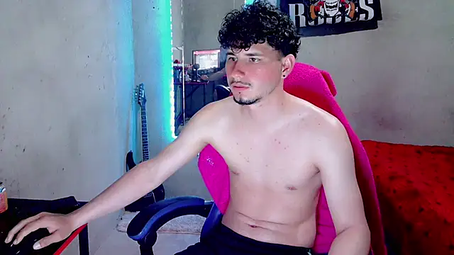 Chat XXX en directo de Atom_Hot