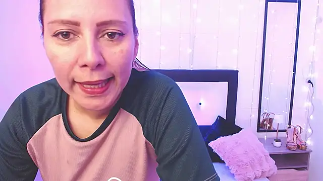 camila_delarosa: онлайн-секс-чат