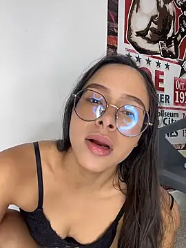 HappyKittyXXX – Naživo XXX chat