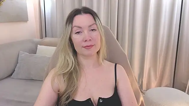 ElleQ – Naživo XXX chat
