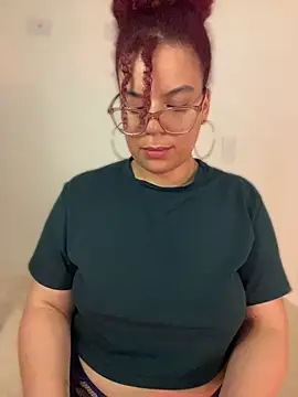 Czat XXX na żywo – Leyah__
