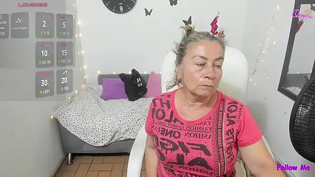 צ'אט XXX בשידור חי של stepmother_105