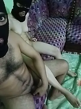 Pokazy przed kamerką – amira_vs_amir